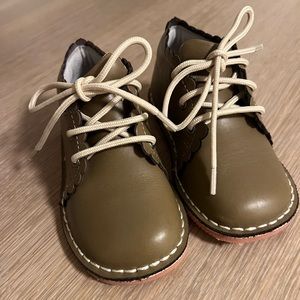 Lamour girls shoes size 8